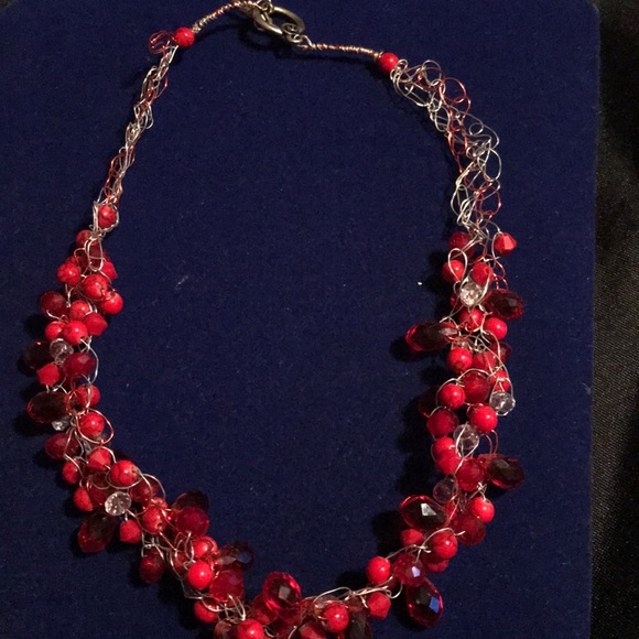 Red beaded crotchet necklace - Picture 3 of 3